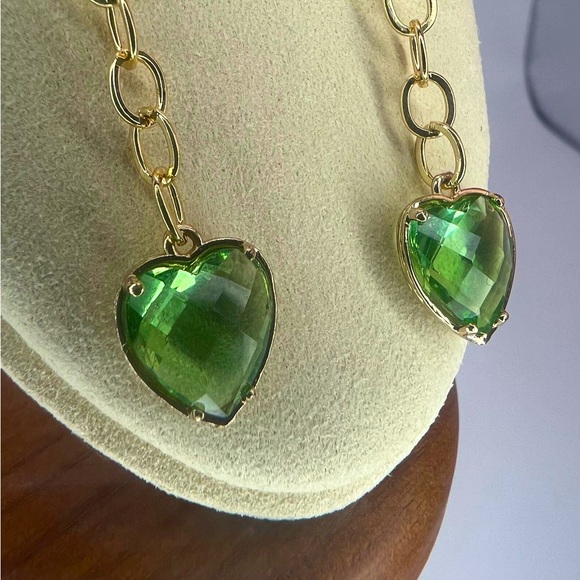 Sage green gold heart earrings - Picture 2 of 2
